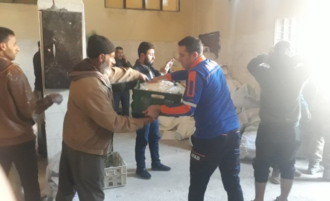 Valilik ve AFAD sınır ötesinde ücretsiz ekmek dağıtıyor