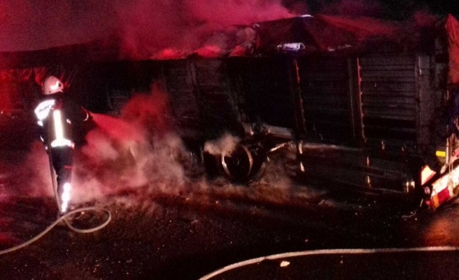 TIR seyir halindeyken alev aldı!