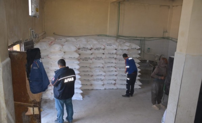 Telabyad’a 53 ton un yardımı yapıldı