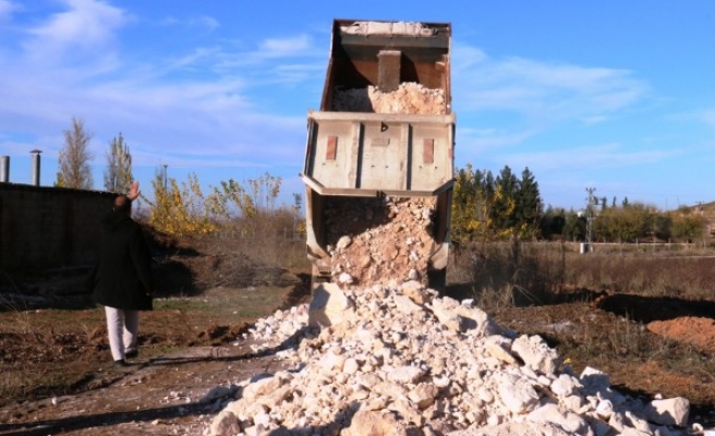 Akçakale’de stabilize yol çalışmaları devam ediyor