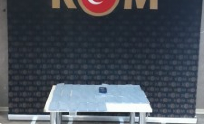 Urfa'da kaçak telefon ve sigara ele geçirildi