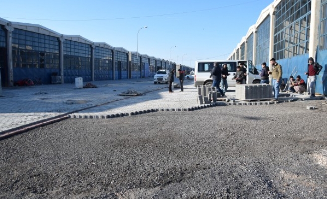 Viranşehir'de yol çalışmaları devam ediyor