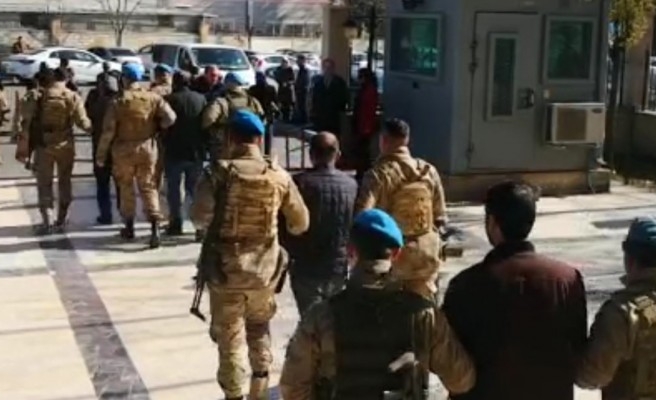 Urfa'da yakalanan 5 kişinin gözaltı süresi uzatıldı