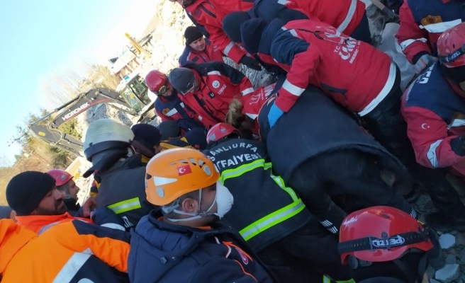 Elazığ'dan iyi haber geldi: Hamile kadın ve çocuğu kurtarıldı