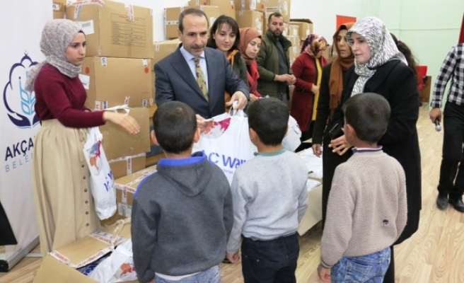 Urfa'da ihtiyaç sahibi 400 öğrenciye yardım yapıldı