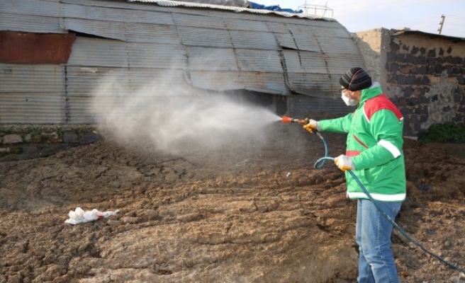 Karaköprü’de ilaçlama çalışmaları devam ediyor
