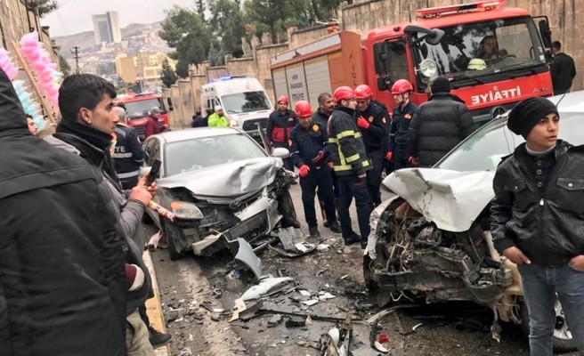 Mezarlığın yanında kaza: 2 yaralı