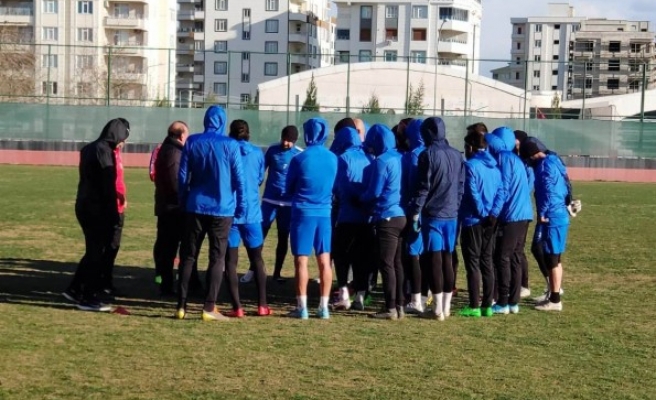 Karaköprü Belediyespor top başı yaptı