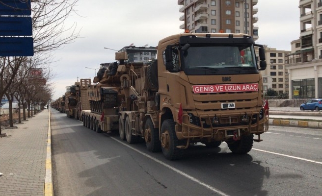 50 araçlık askeri konvoy Şanlıurfa'dan yola çıktı