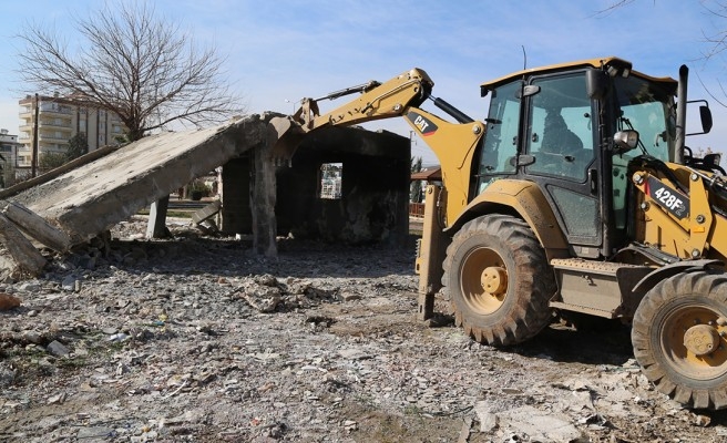 Haliliye’de metruk yapı yıkıldı