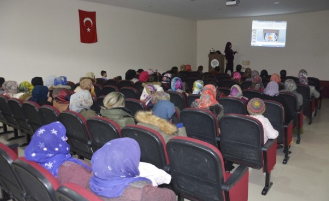 Kadınlara seminerle bilgi verildi
