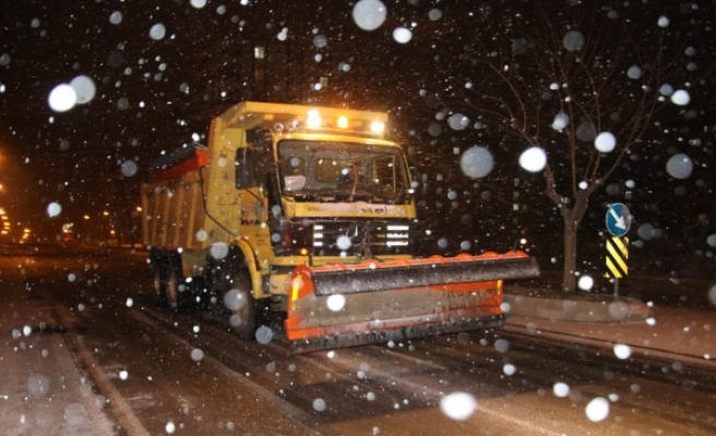 60 makine, 110 personel! Urfa'da ekipler sahada