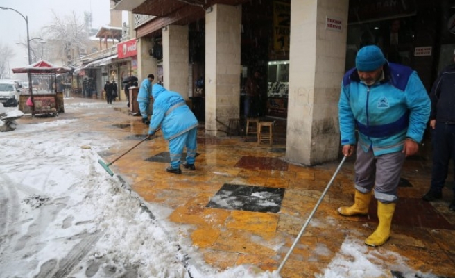 Eyyübiye'de kar nöbeti: 110 personel sahaya indi