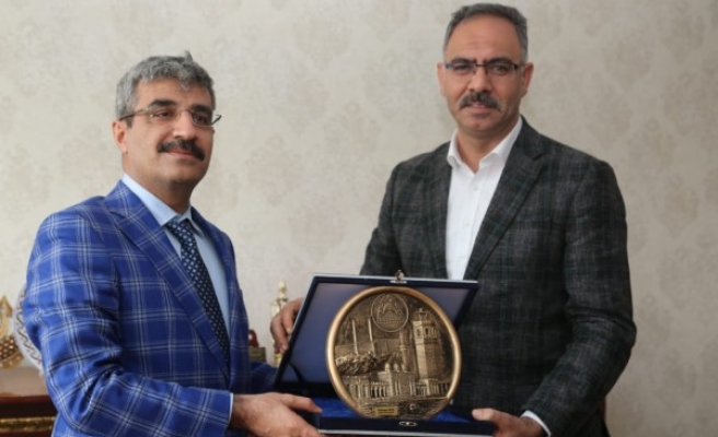 Kuş, Eyyübiye'nin sorunlarını Bakan Yardımcısına anlattı