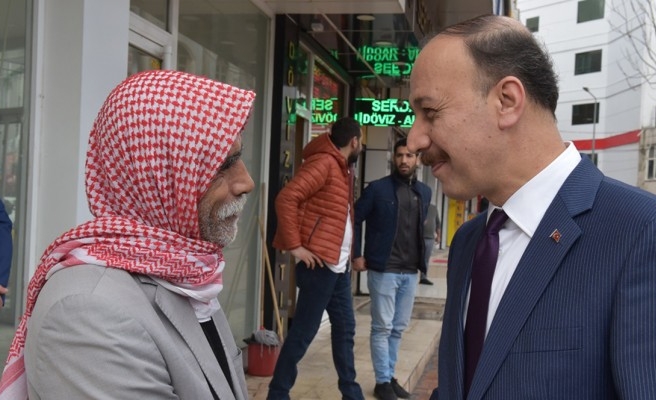 Vali Erin halkla iç içe olmaya devam ediyor