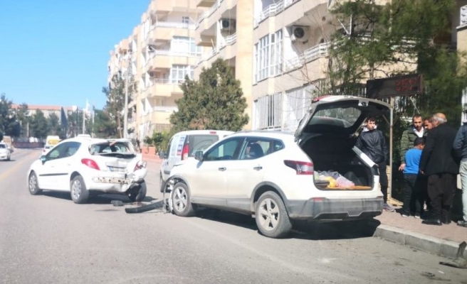 Urfa'da kaza: 3 araçta maddi hasar oluştu