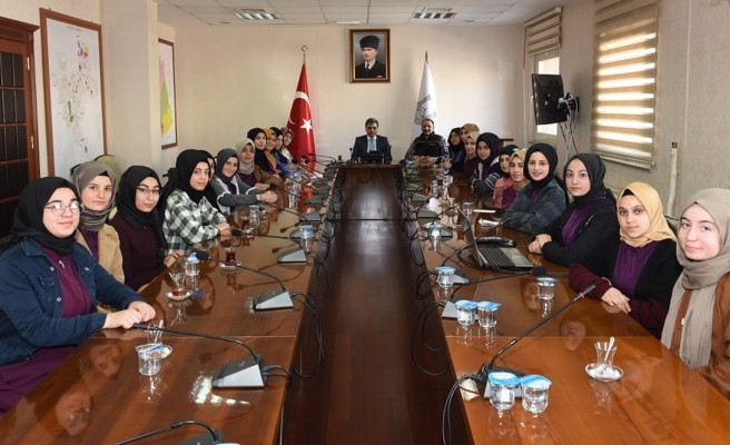 Urfalı öğrenciler, Vali Yardımcısı Çetinkaya ile görüştü