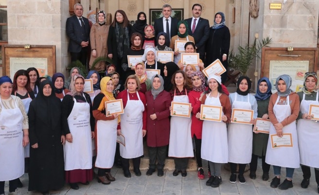 Yöresel Yemek Kursunu tamamlayan kursiyerlere sertifika verildi