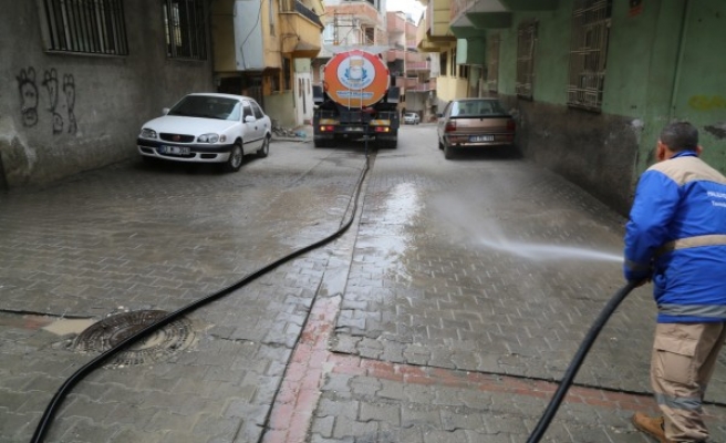 Şanlıurfa'da cadde ve sokaklar yıkanıyor