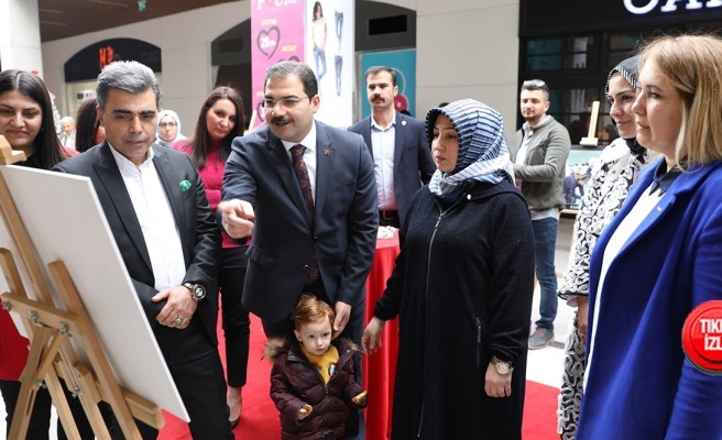 Canpolat, Kadınlar Günü için hazırlanan serginin açılışına katıldı