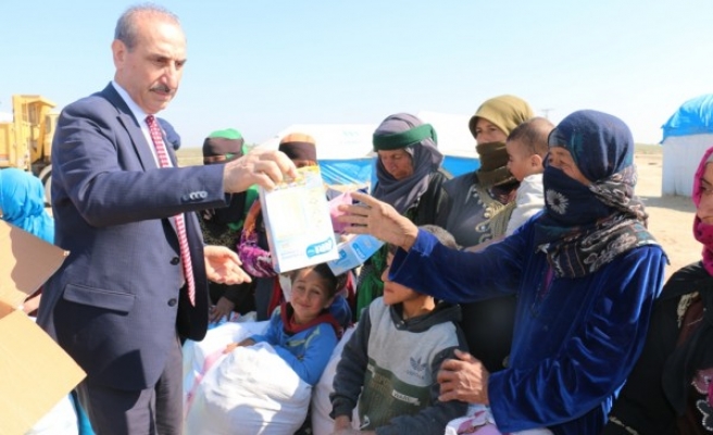 Akçakale'den sınır ötesine yardım eli