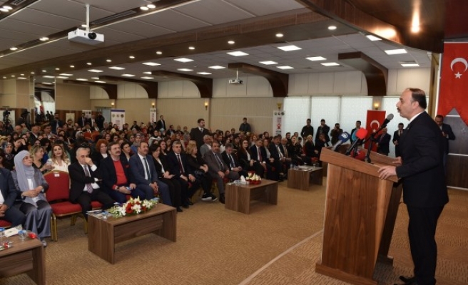 Vali Erin, Kadınlar Günü programında konuştu