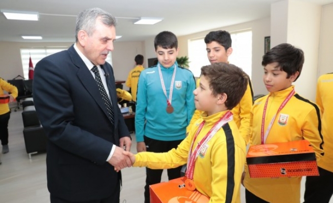 Urfalı sporcular Adıyaman'dan madalya ile döndü