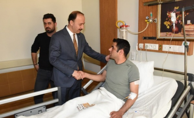 Vali Erin yaralanan bekçileri ziyaret etti
