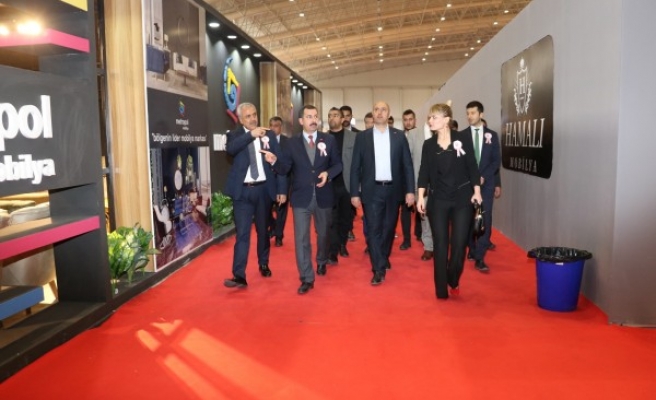 Baydilli, Mobilya ve Evlilik Fuarını ziyaret etti