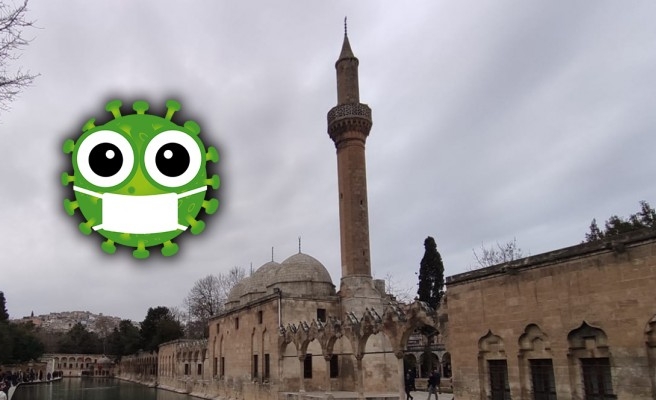 Şanlıurfa'daki camilerde 'korona' için dualar edildi