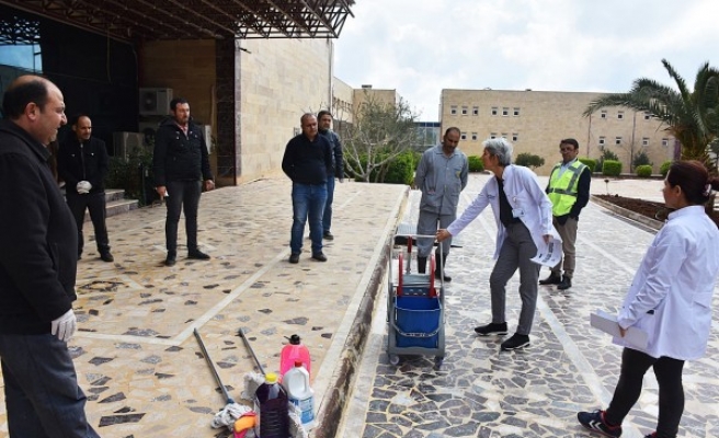 Üniversitede temizlik personellerine eğitim verildi