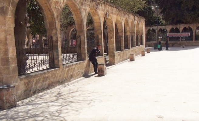 Balıklıgöl'de yaşlıların sıklıkla kullandığı banklar kaldırıldı