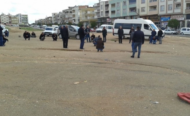 Urfa'daki yaşlılar yasak dinlemedi: Kimi mangala kimi de gülle oynuyor