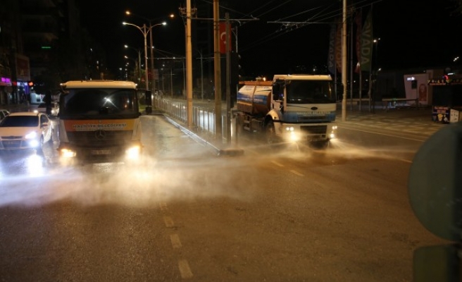 Urfa'da korona mesaisi: Sokaklar temizlendi