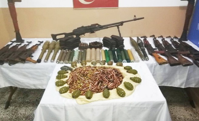 Akçakale'de mühimmat ele geçirildi