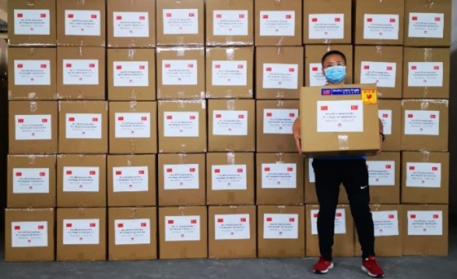 Çin'den Türkiye'ye koli koli yardım