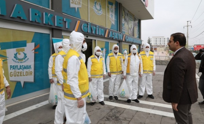 Haliliye'de vatandaşların ihtiyaçları evlerine gönderiliyor