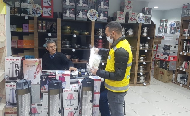 Haliliye'de vatandaşlara ücretsiz maske dağıtıldı