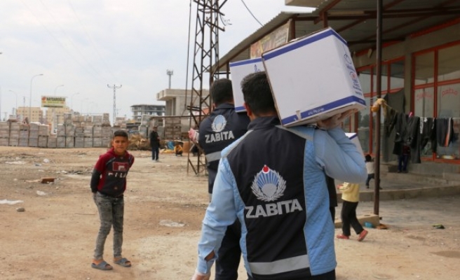 Akçakale'de 600 aileye gıda kolisi dağıtıldı