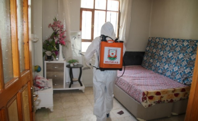 65 yaş üstü vatandaşların evleri dezenfekte ediliyor