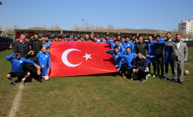 Karaköprülü futbolculara uyarı: Gençliğinize güvenmeyin