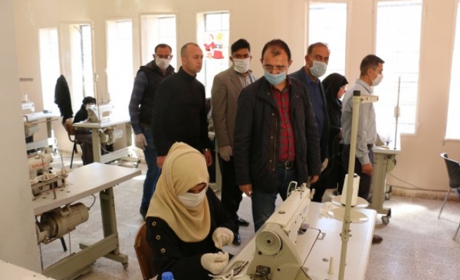 Barış Pınarı Bölgesinde koronavirüse karşı maske üretiliyor