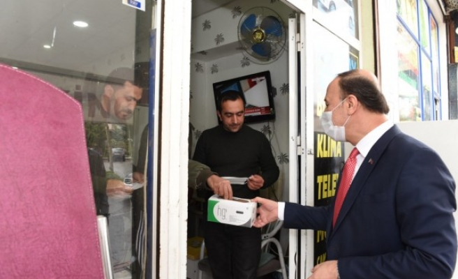 Valiliğin temin ettiği maskeler ilçelere dağıtıldı