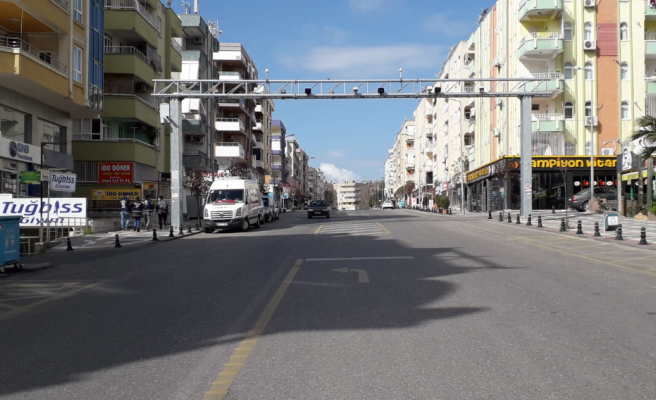 Yasağın ardından Şanlıurfa sokakları bomboş kaldı