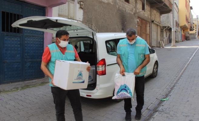 Eyyübiye Belediyesi’nden sıkıntılı günler yaşayan esnafa destek
