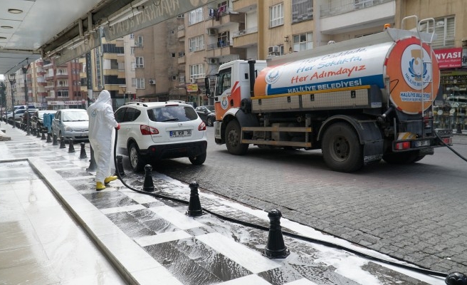 Haliliye’de sokaklar dezenfekte ediliyor