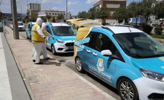 Urfa'da ihtiyaçlar evlere teslim ediliyor