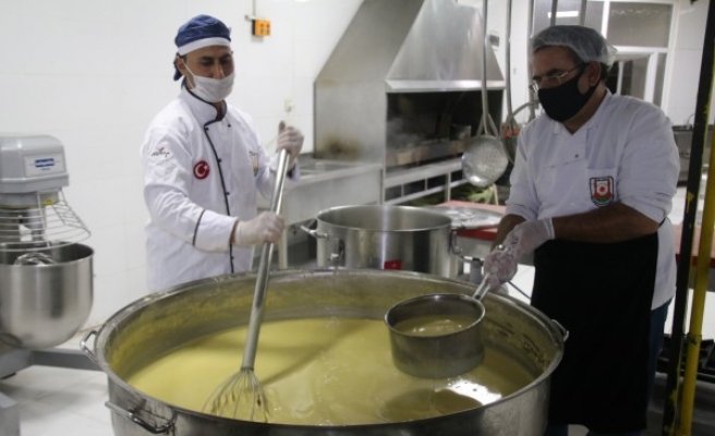 Urfa'da sağlık çalışanlarına çorba ikram edildi