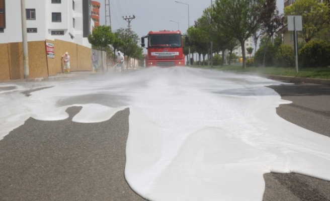 Karaköprü'de dezenfekte çalışmaları devam ediyor