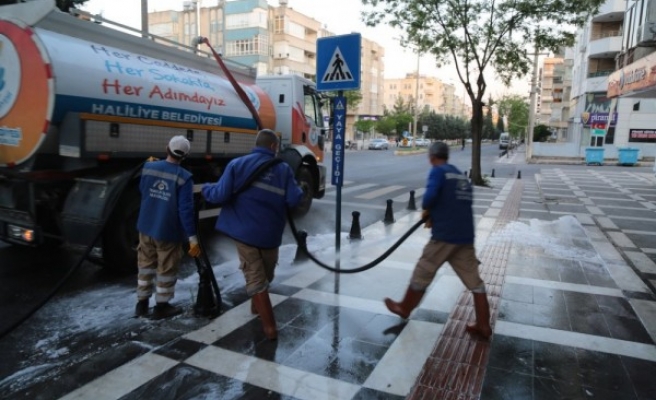 Haliliye’nin cadde ve sokaklarında dezenfekte çalışmaları sürüyor
